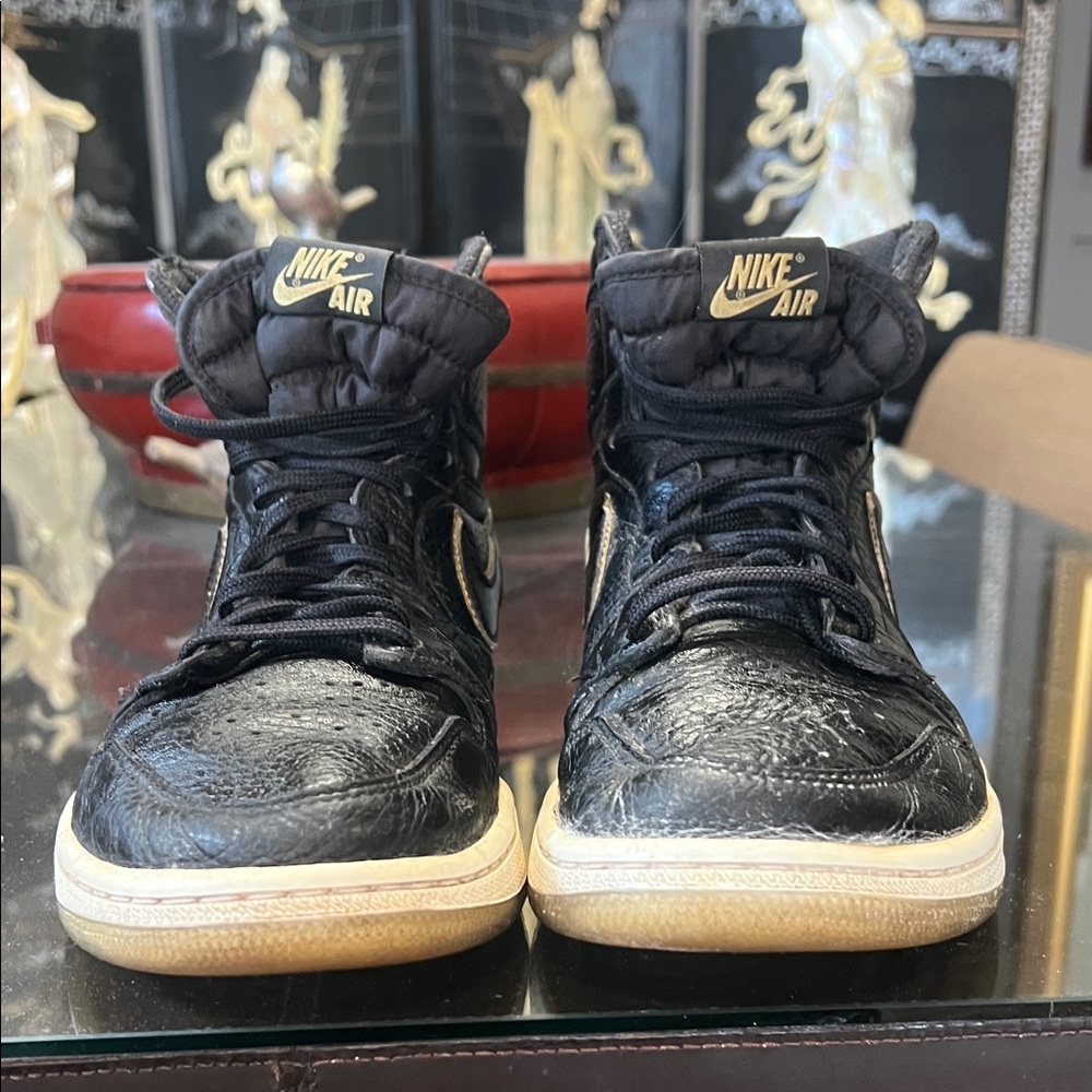 Nike Air Jordans Black High-Top Sneakers w/Gold Logo and Gum Sole mens size 10